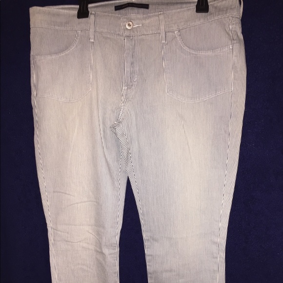 Levi’s Cropped Jeans - Picture 3 of 7